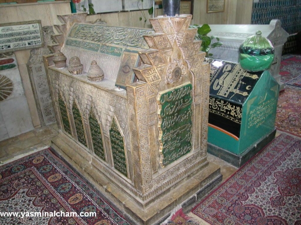 91-حكم الصلاة في الطابق العلوي لضريح
